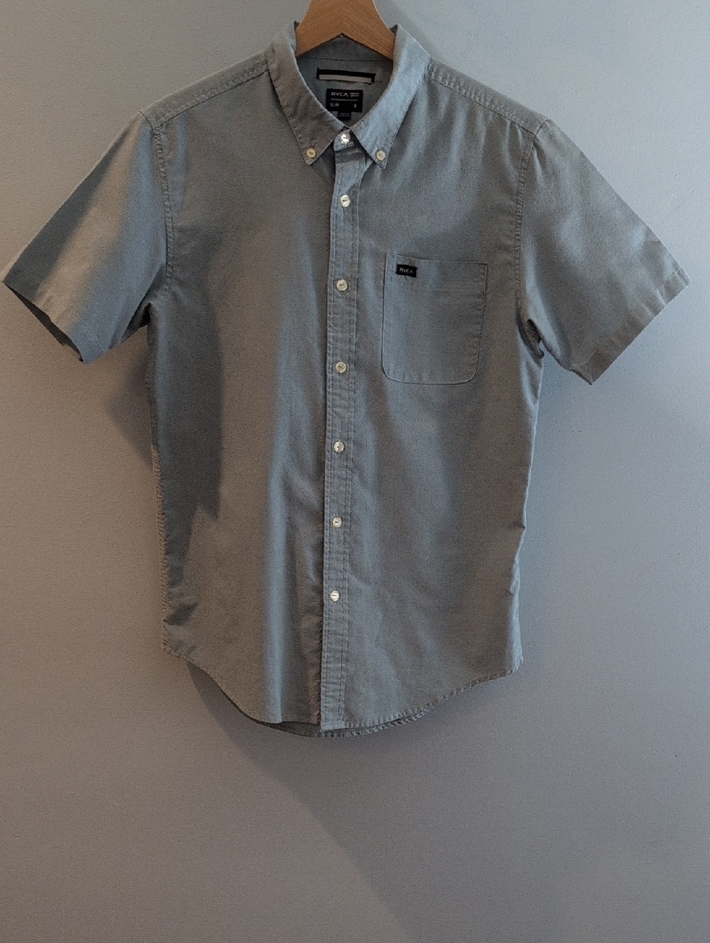 RVCA Men's Small Slim Fit Short Sleeve Button Down Shirt Style #MT1007TS